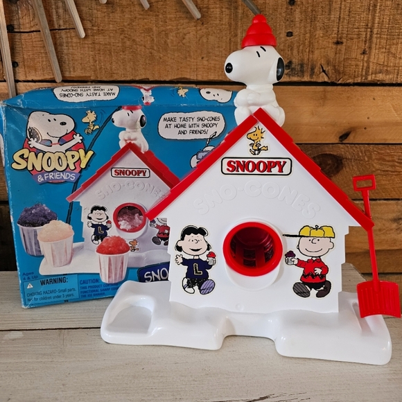 Vintage '99 Snoopy & Friends Sno-cone Machine - Picture 1 of 14